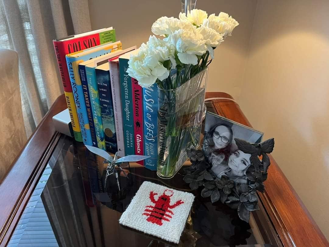 Florenza™ - Transparent Book Vase for Elegant Displays (50% Off) - Evesbury