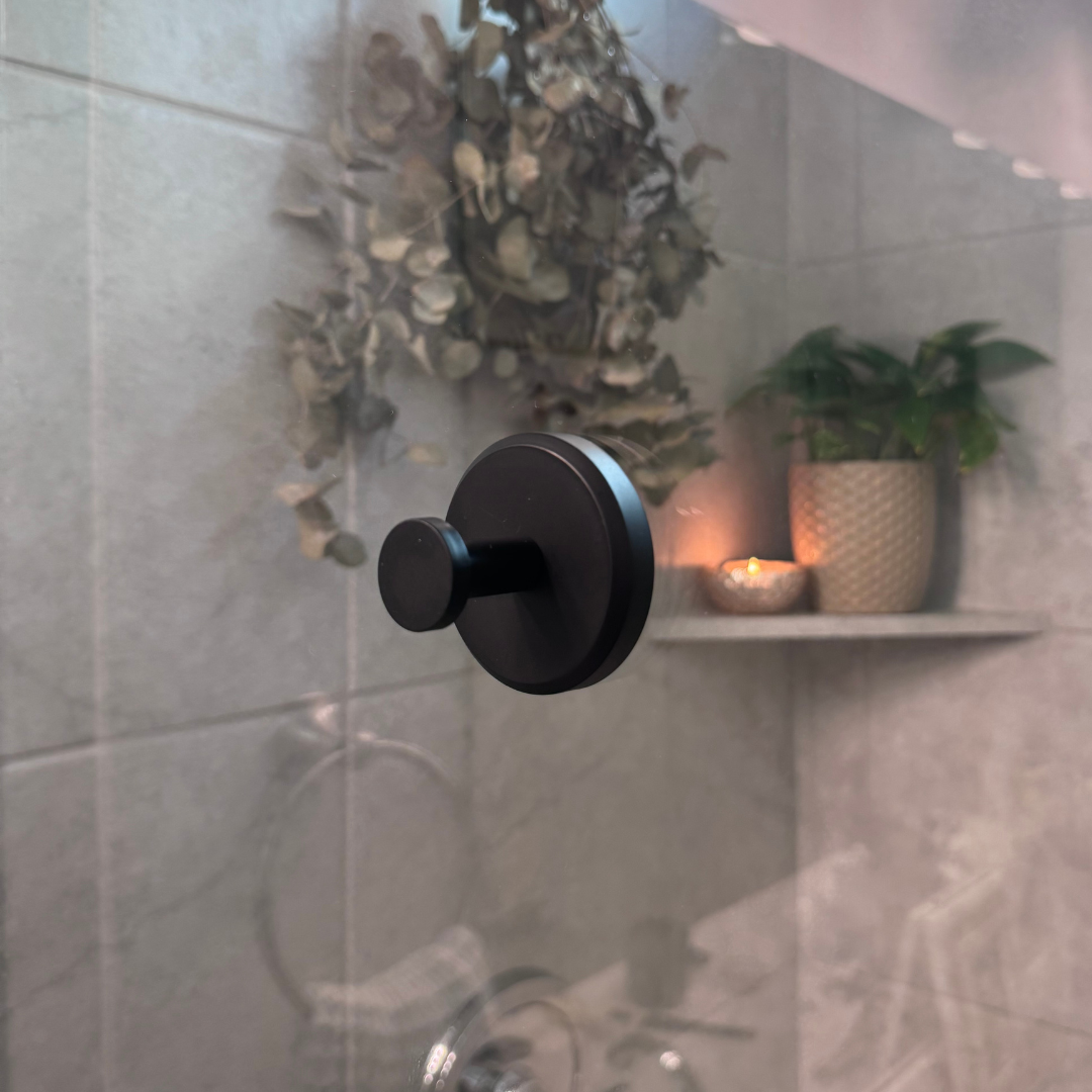 Overa™ - Luxurious Twist-Lock Suction Hooks