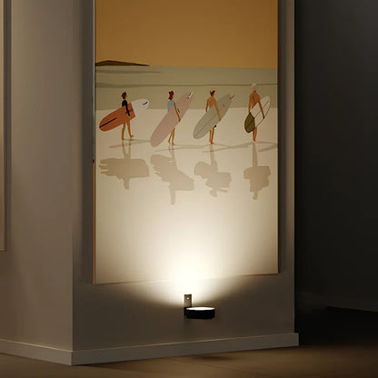 Lunel™ – Magnetic Lighting for Art Displays